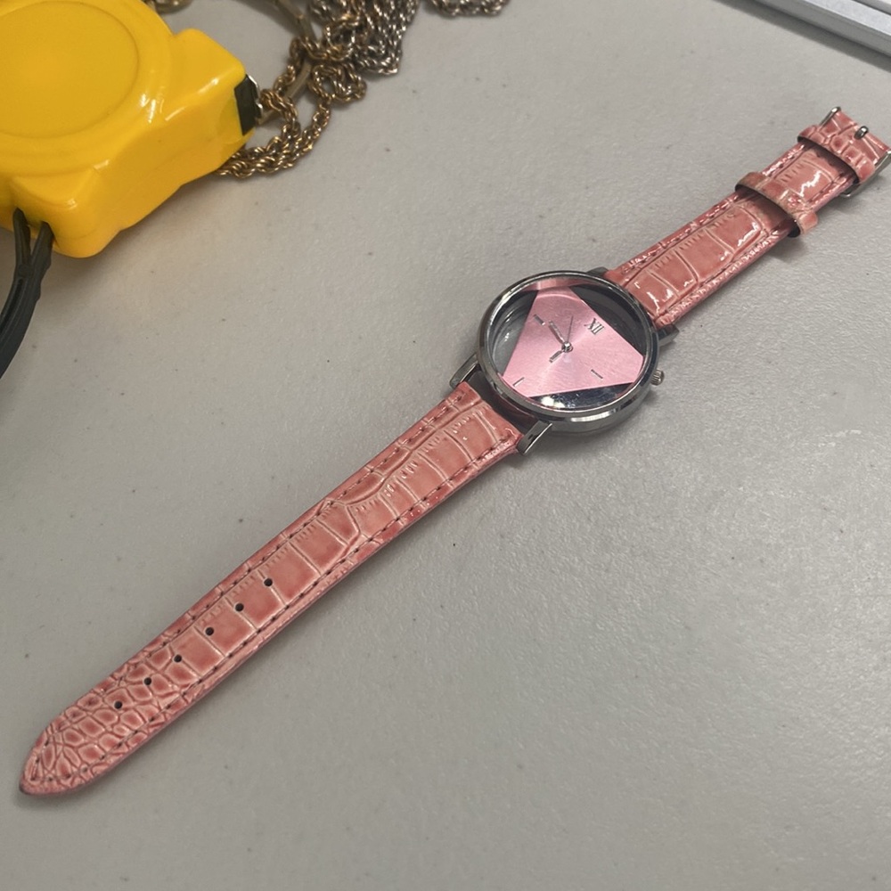Pink watch - Picture 2 of 3
